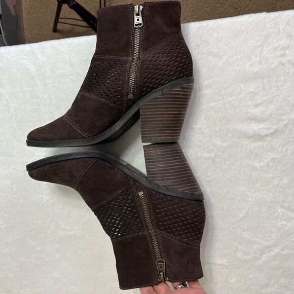 Lucky Brand Brown Ramses Ankle Booties Side Zip Perforated Boots 8 Women - Picture 5 of 9